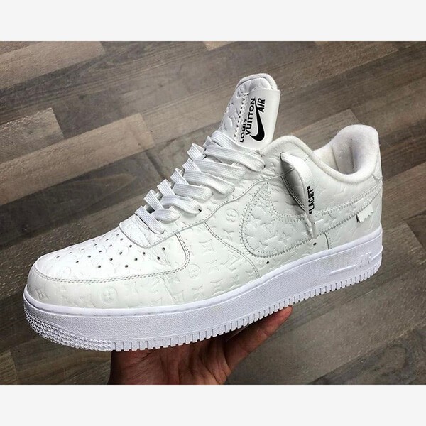 ルイヴィトン ナイキ 偽物 エアフォース1 コピー スニーカー Air Force 1 完売必須